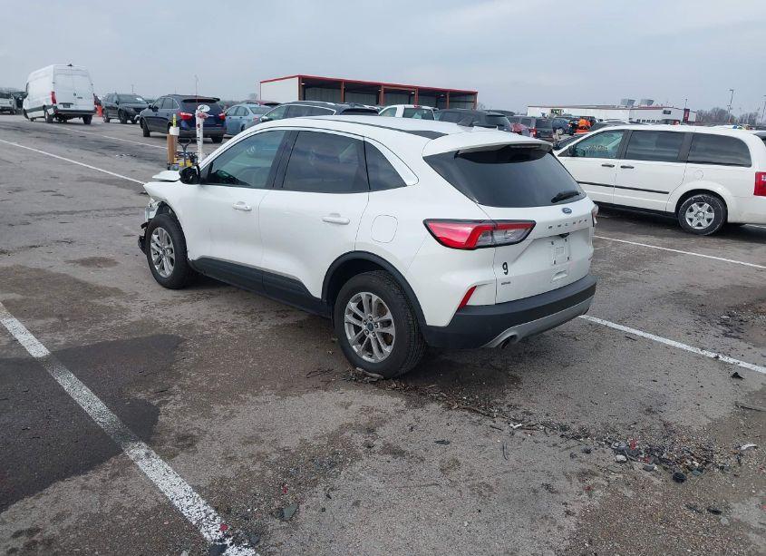 Photo 3 of 2022 Ford Escape SE (VIN 1FMCU9G63NUA60897)