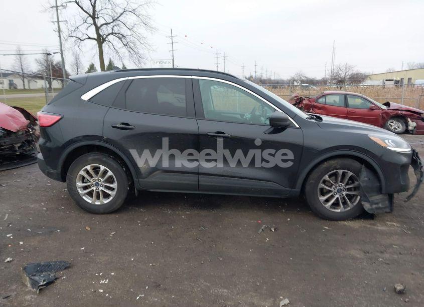 Photo 13 of 2022 Ford Escape SE (VIN 1FMCU9G63NUA99098)
