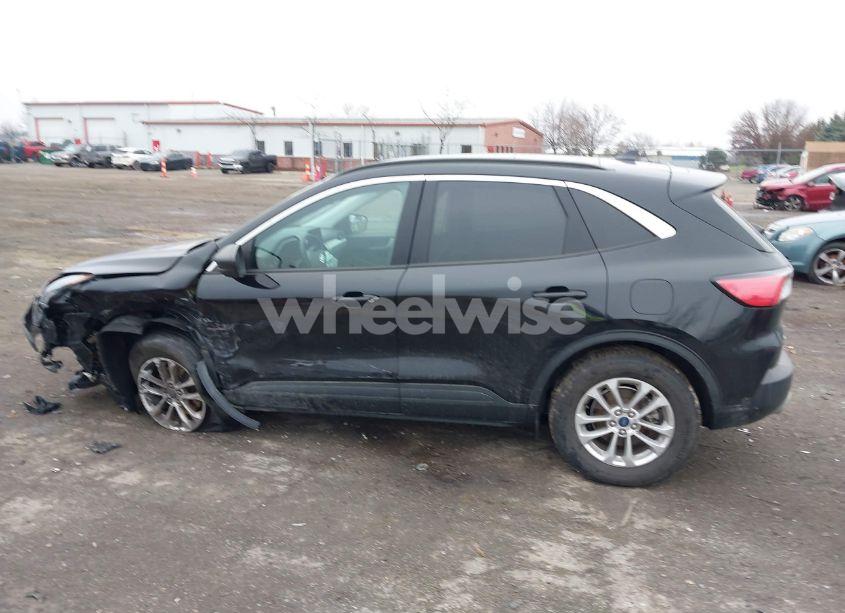 Photo 14 of 2022 Ford Escape SE (VIN 1FMCU9G63NUA99098)