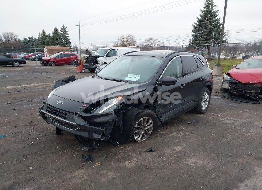 Photo 2 of 2022 Ford Escape SE (VIN 1FMCU9G63NUA99098)