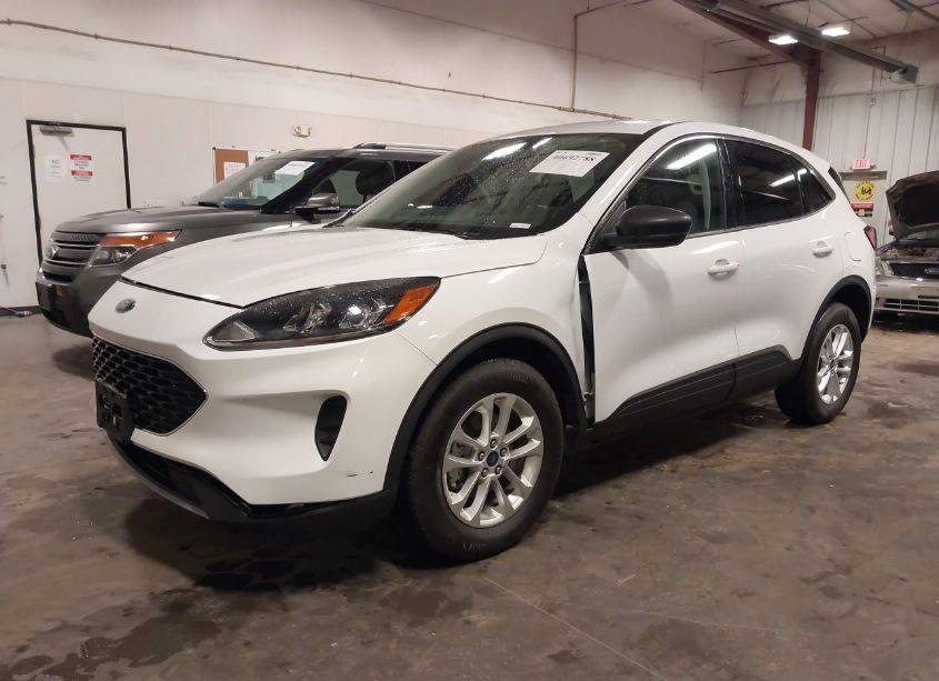 Photo 2 of 2022 Ford Escape SE (VIN 1FMCU9G63NUB07166)