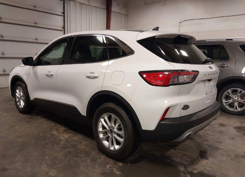 Photo 3 of 2022 Ford Escape SE (VIN 1FMCU9G63NUB07166)