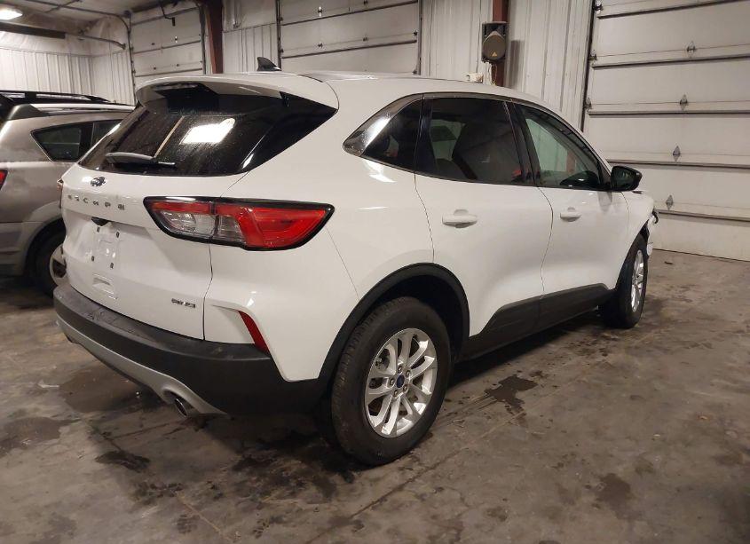 Photo 4 of 2022 Ford Escape SE (VIN 1FMCU9G63NUB07166)