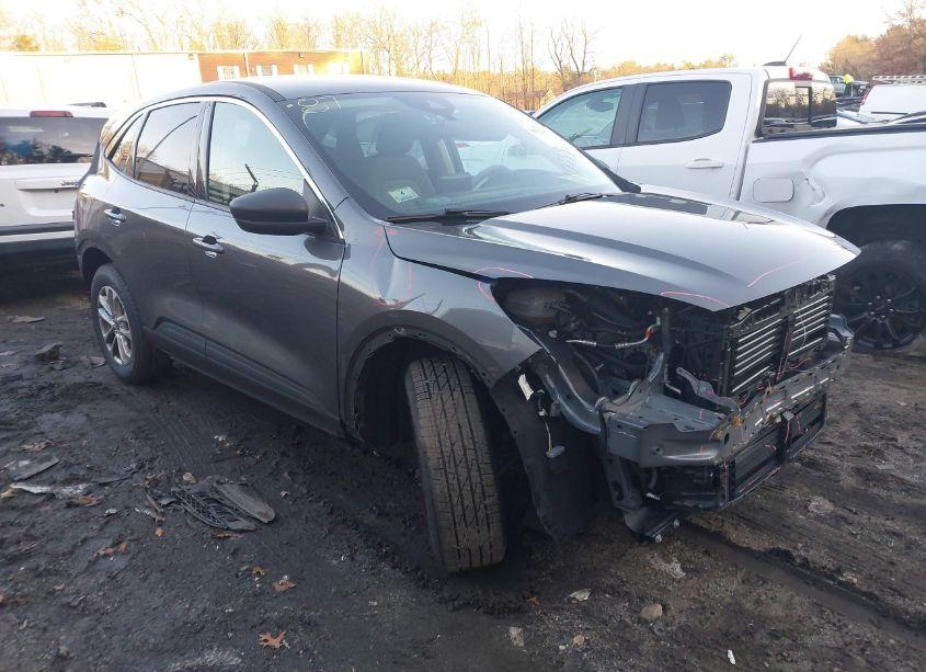 2022 Ford Escape SE (VIN 1FMCU9G63NUB81445) main photo