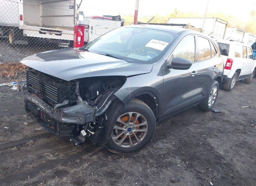 Photo 2 of 2022 Ford Escape SE (VIN 1FMCU9G63NUB81445)