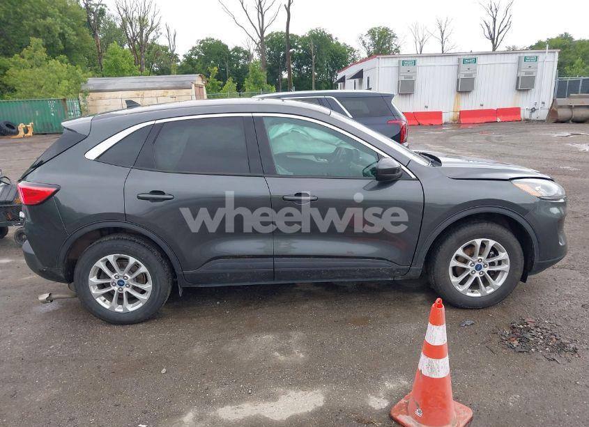 Photo 14 of 2020 Ford Escape SE (VIN 1FMCU9G64LUA25167)