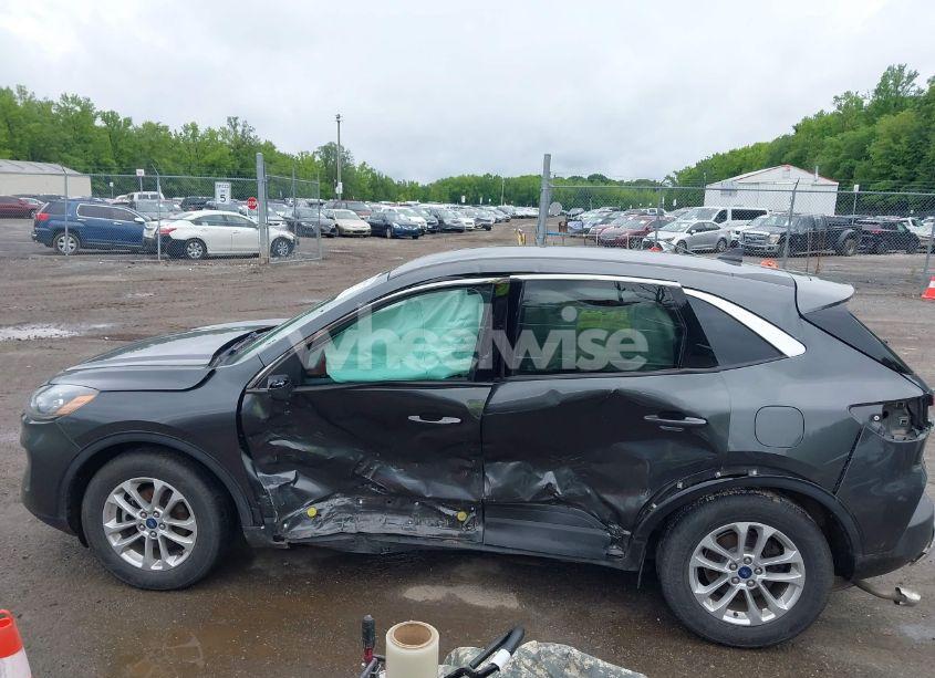 Photo 15 of 2020 Ford Escape SE (VIN 1FMCU9G64LUA25167)