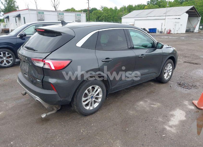 Photo 4 of 2020 Ford Escape SE (VIN 1FMCU9G64LUA25167)