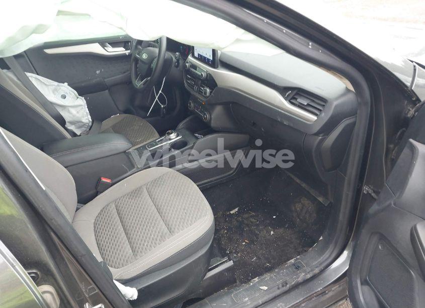 Photo 5 of 2020 Ford Escape SE (VIN 1FMCU9G64LUA25167)