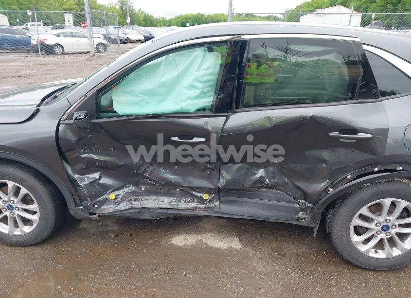 Photo 6 of 2020 Ford Escape SE (VIN 1FMCU9G64LUA25167)