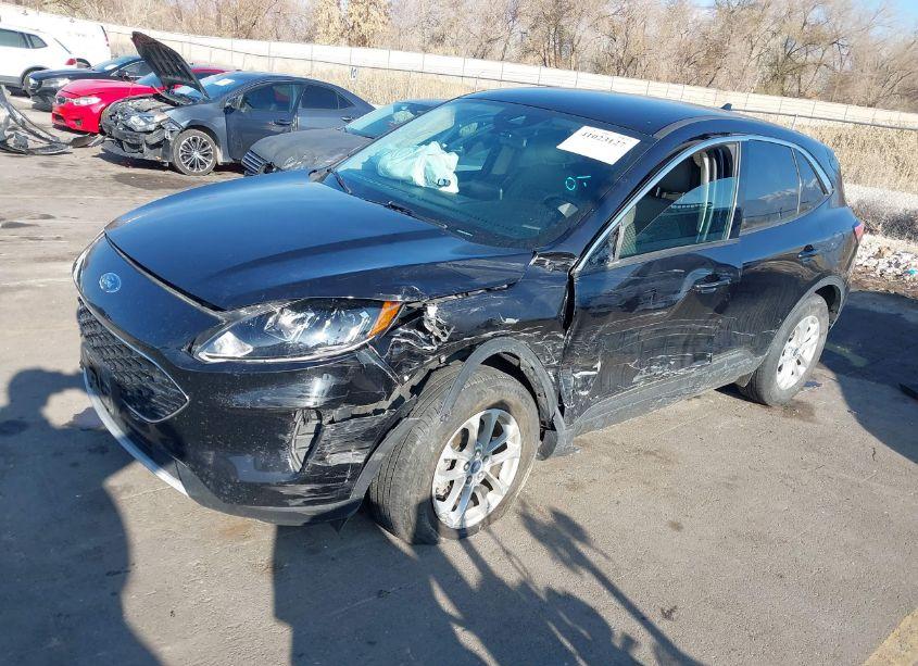 Photo 2 of 2020 Ford Escape SE (VIN 1FMCU9G64LUA44625)