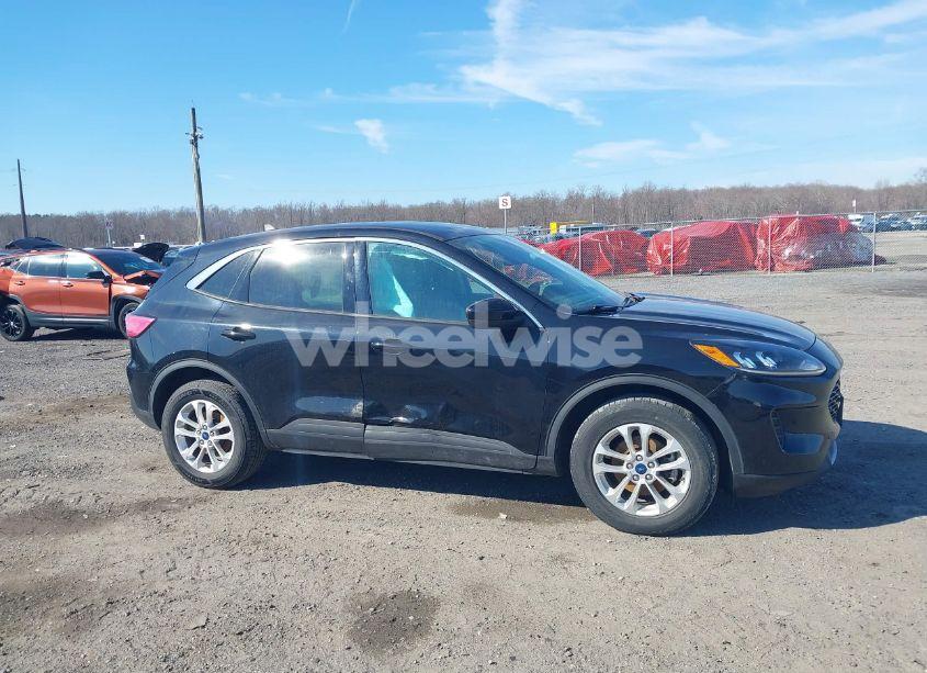 Photo 13 of 2020 Ford Escape SE (VIN 1FMCU9G64LUA95302)