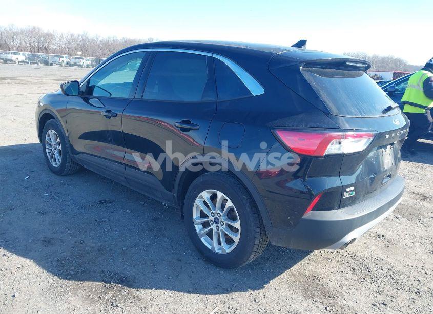 Photo 3 of 2020 Ford Escape SE (VIN 1FMCU9G64LUA95302)
