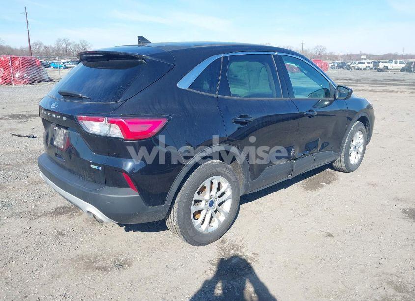 Photo 4 of 2020 Ford Escape SE (VIN 1FMCU9G64LUA95302)