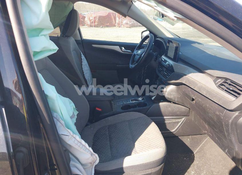 Photo 5 of 2020 Ford Escape SE (VIN 1FMCU9G64LUA95302)