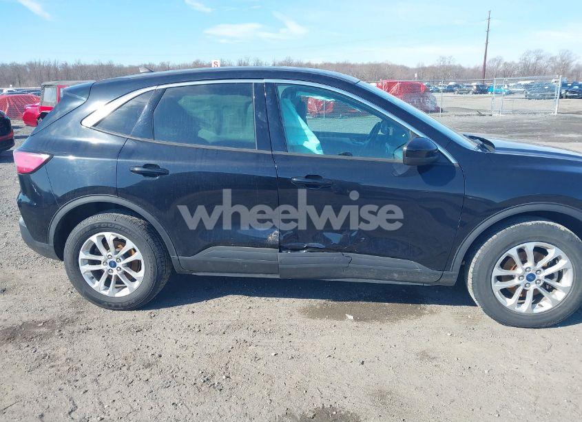 Photo 6 of 2020 Ford Escape SE (VIN 1FMCU9G64LUA95302)