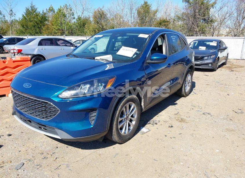 Photo 2 of 2020 Ford Escape SE (VIN 1FMCU9G64LUB00871)