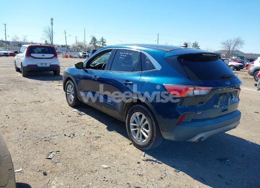 Photo 3 of 2020 Ford Escape SE (VIN 1FMCU9G64LUB00871)
