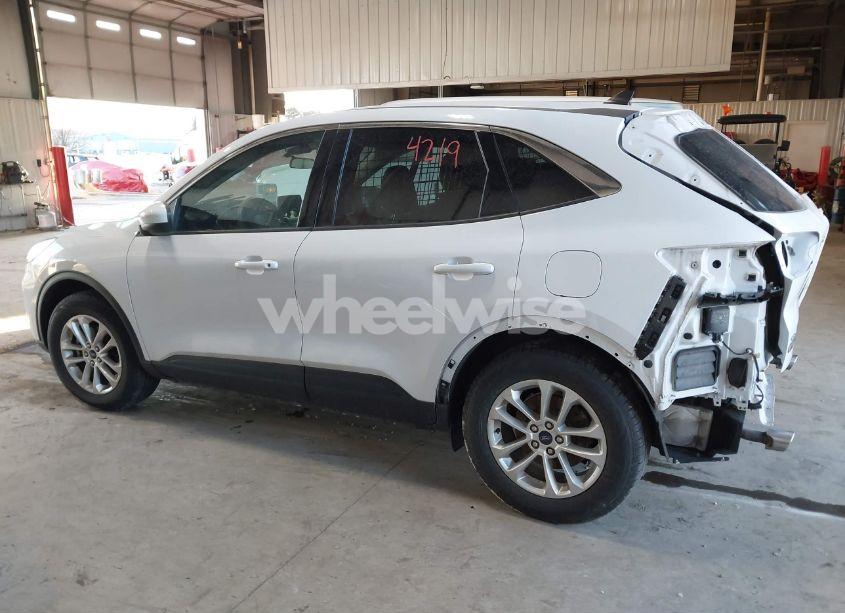 Photo 14 of 2020 Ford Escape SE (VIN 1FMCU9G64LUB80320)