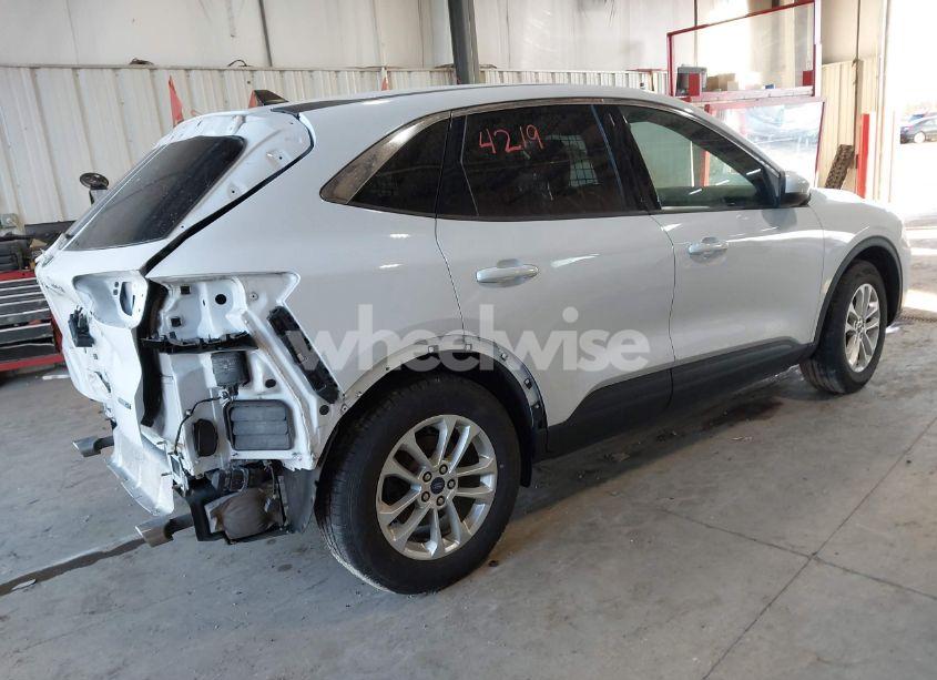 Photo 4 of 2020 Ford Escape SE (VIN 1FMCU9G64LUB80320)