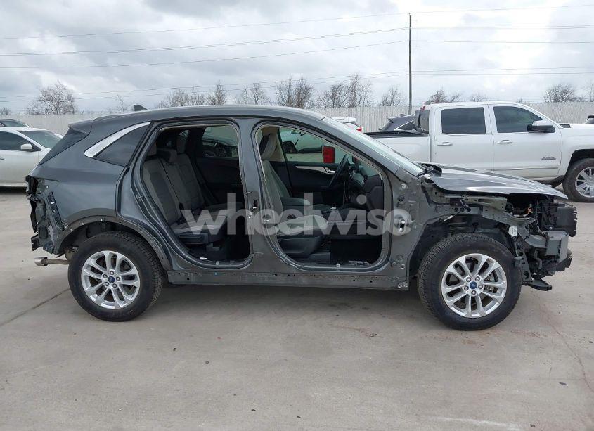 Photo 13 of 2020 Ford Escape SE (VIN 1FMCU9G64LUB85887)