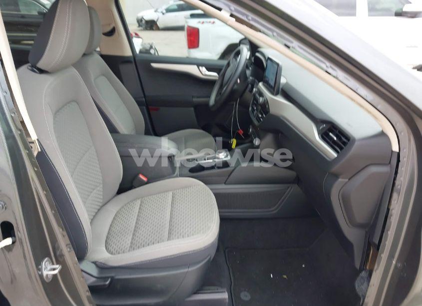 Photo 5 of 2020 Ford Escape SE (VIN 1FMCU9G64LUB85887)