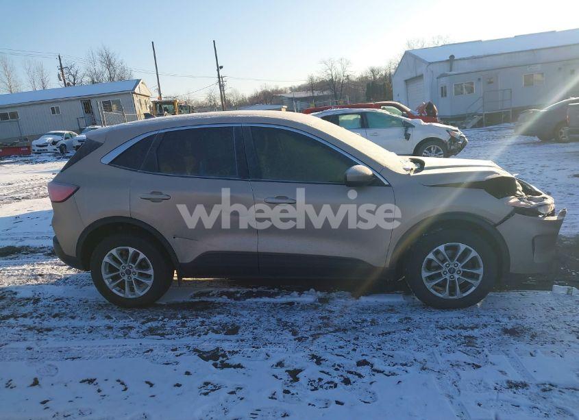 Photo 13 of 2020 Ford Escape SE (VIN 1FMCU9G64LUC23540)