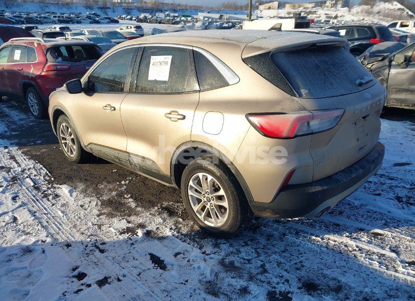 Photo 3 of 2020 Ford Escape SE (VIN 1FMCU9G64LUC23540)