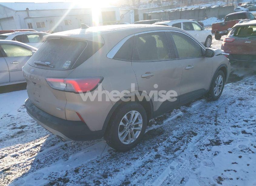 Photo 4 of 2020 Ford Escape SE (VIN 1FMCU9G64LUC23540)