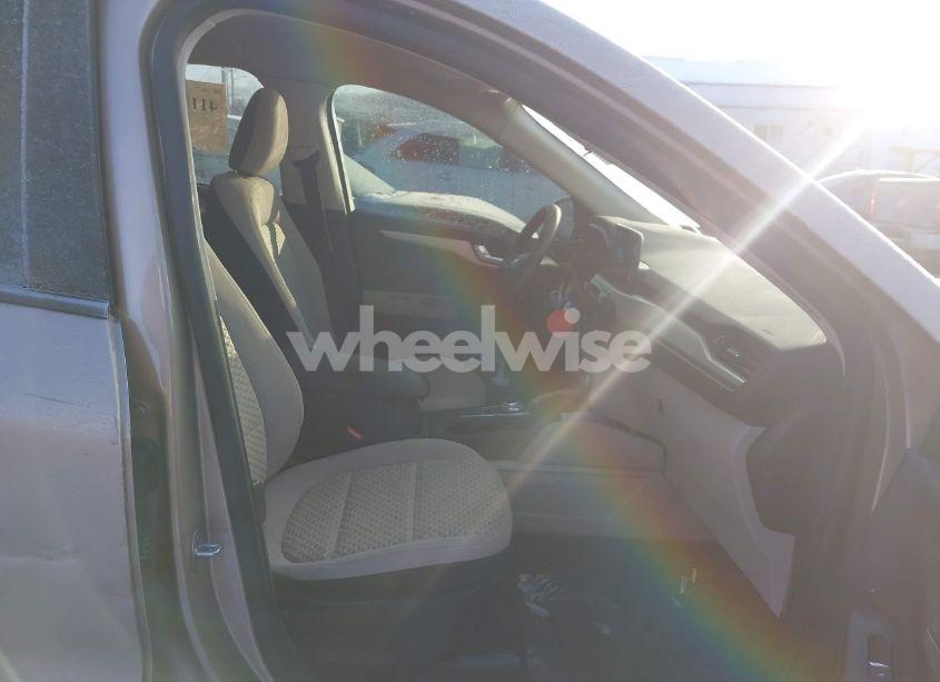 Photo 5 of 2020 Ford Escape SE (VIN 1FMCU9G64LUC23540)
