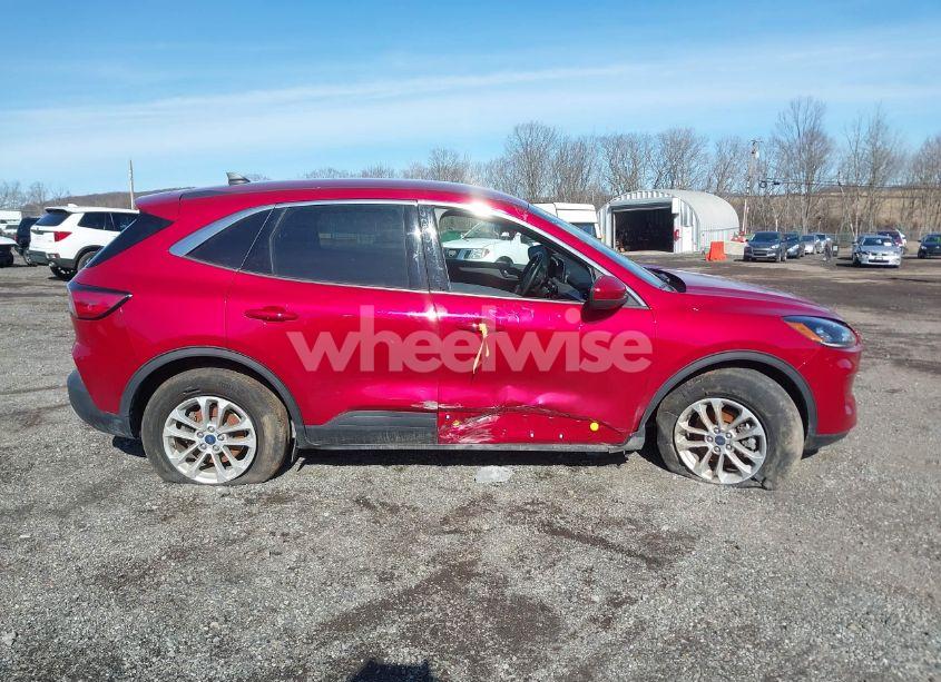 Photo 13 of 2020 Ford Escape SE (VIN 1FMCU9G64LUC63195)
