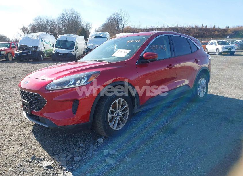 Photo 2 of 2020 Ford Escape SE (VIN 1FMCU9G64LUC63195)