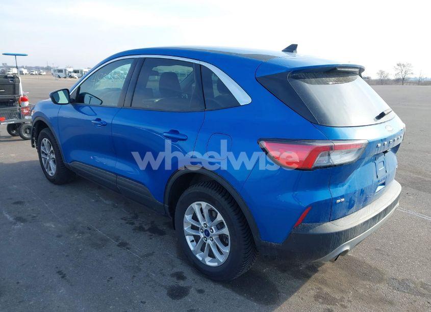Photo 3 of 2021 Ford Escape SE (VIN 1FMCU9G64MUA48689)