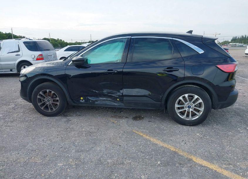 Photo 15 of 2021 Ford Escape SE (VIN 1FMCU9G64MUA87248)