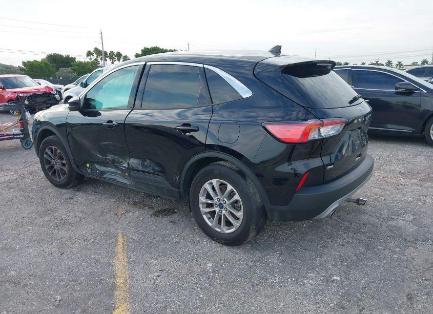 Photo 3 of 2021 Ford Escape SE (VIN 1FMCU9G64MUA87248)