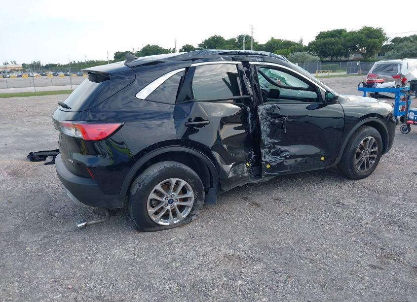 Photo 4 of 2021 Ford Escape SE (VIN 1FMCU9G64MUA87248)