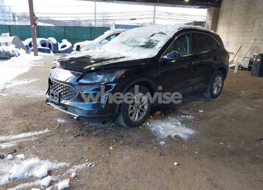 Photo 2 of 2021 Ford Escape SE (VIN 1FMCU9G64MUB16053)