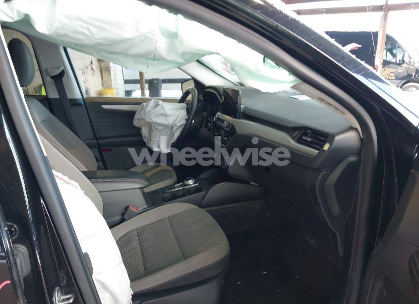 Photo 5 of 2021 Ford Escape SE (VIN 1FMCU9G64MUB16053)