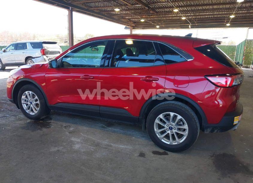 Photo 3 of 2022 Ford Escape SE (VIN 1FMCU9G64NUA01499)