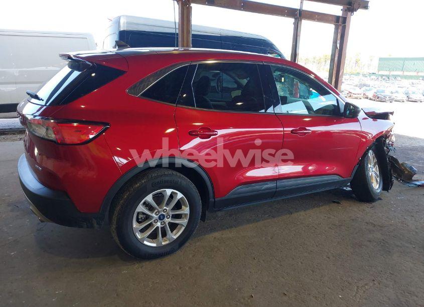 Photo 4 of 2022 Ford Escape SE (VIN 1FMCU9G64NUA01499)