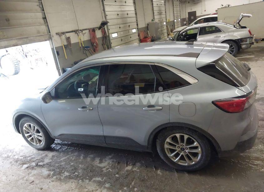 Photo 15 of 2022 Ford Escape SE (VIN 1FMCU9G64NUB10223)