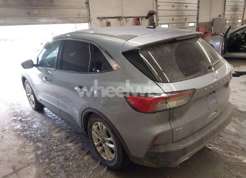 Photo 3 of 2022 Ford Escape SE (VIN 1FMCU9G64NUB10223)