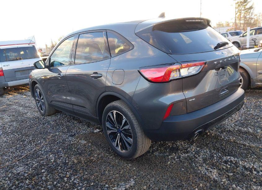 Photo 3 of 2022 Ford Escape SE (VIN 1FMCU9G64NUB94334)