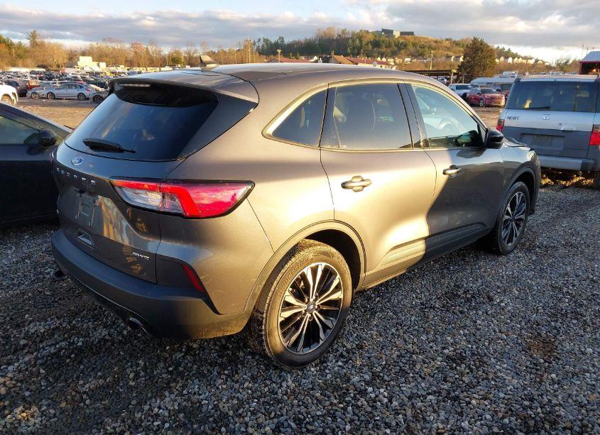 Photo 4 of 2022 Ford Escape SE (VIN 1FMCU9G64NUB94334)