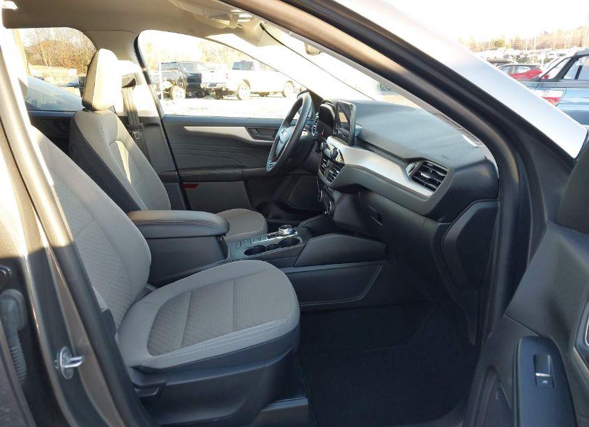 Photo 5 of 2022 Ford Escape SE (VIN 1FMCU9G64NUB94334)