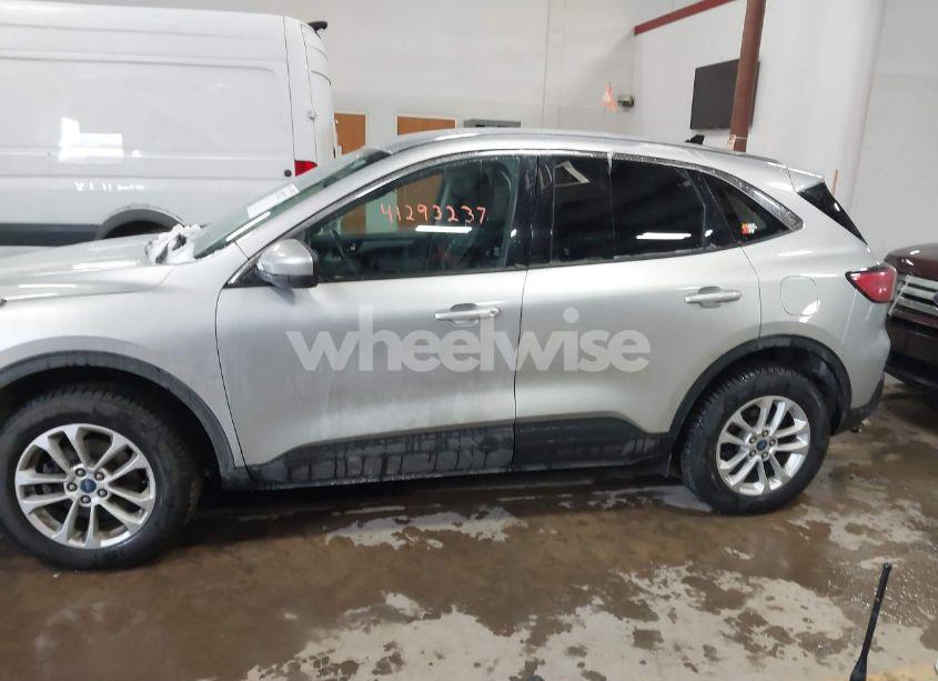 Photo 14 of 2020 Ford Escape SE (VIN 1FMCU9G65LUA26487)