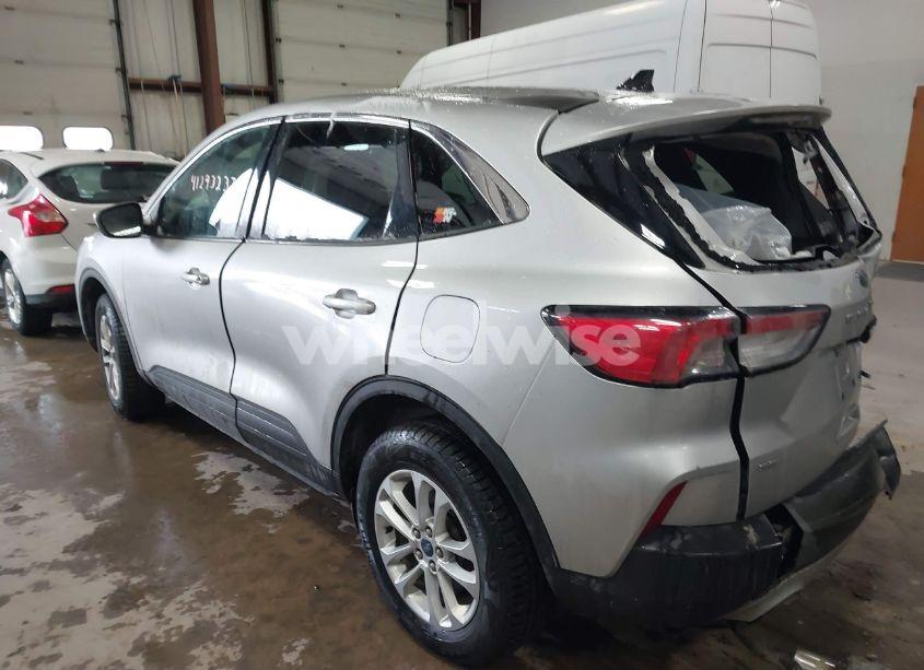 Photo 3 of 2020 Ford Escape SE (VIN 1FMCU9G65LUA26487)