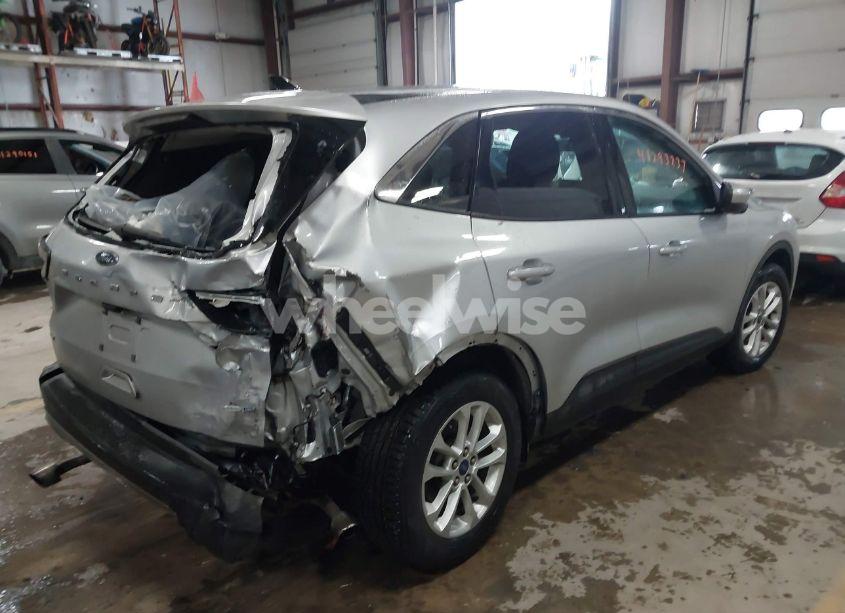 Photo 4 of 2020 Ford Escape SE (VIN 1FMCU9G65LUA26487)