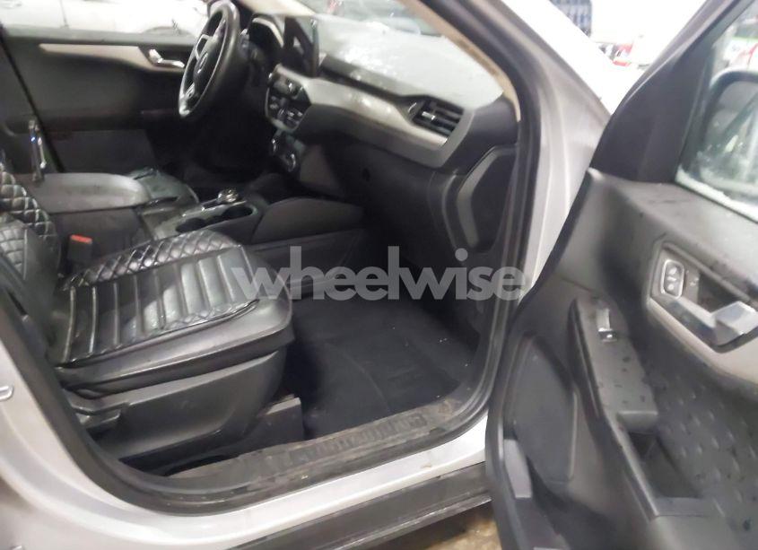 Photo 5 of 2020 Ford Escape SE (VIN 1FMCU9G65LUA26487)