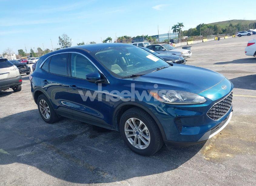 2020 Ford Escape SE (VIN 1FMCU9G65LUA30832) main photo